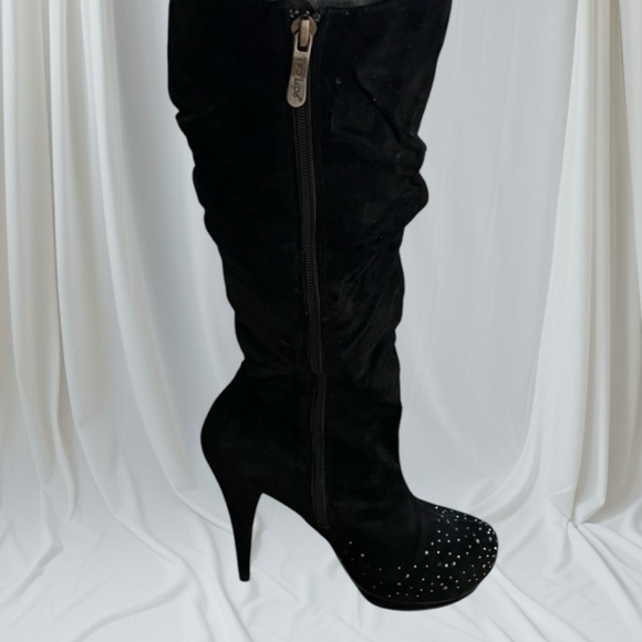 Heeled black suede boots - Picture 3 of 6